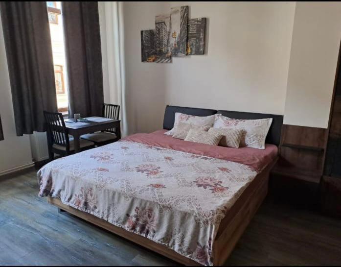Bistro Centru Vechi Craiova Hotell Eksteriør bilde