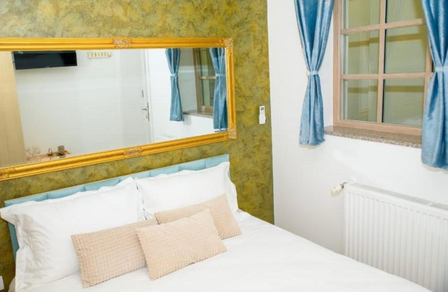 Bistro Centru Vechi Craiova Hotell Eksteriør bilde